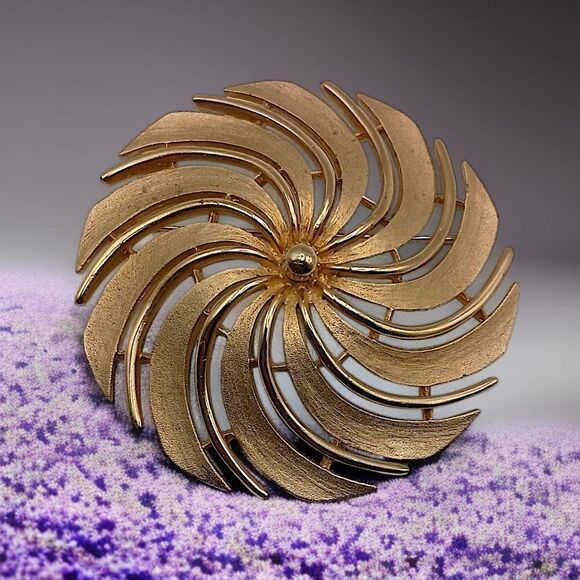 Sarah Coventry Swirl Pinwheel Brooch Pin Brushed Gold LARGE Vintage MCM Mod Dome - Picture 14 of 14